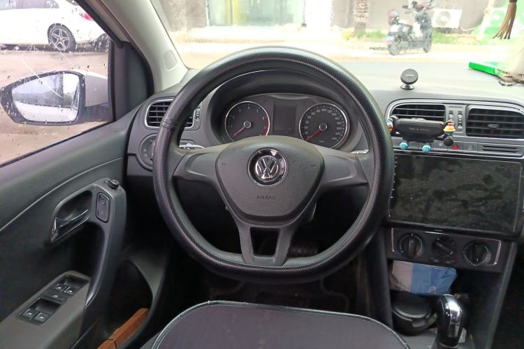 Used Volkswagen Polo 2014 1.6L Automatic Comfort Edition Steering Wheel