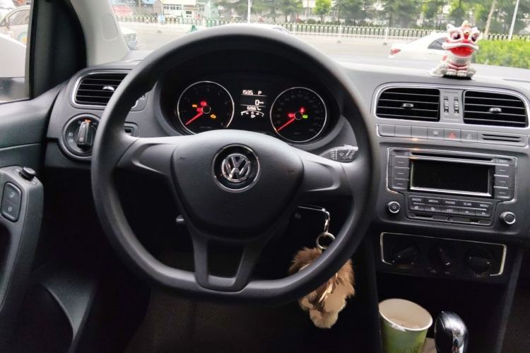 Used Volkswagen Polo 2014 1.6L Automatic Comfort Edition Steering Wheel
