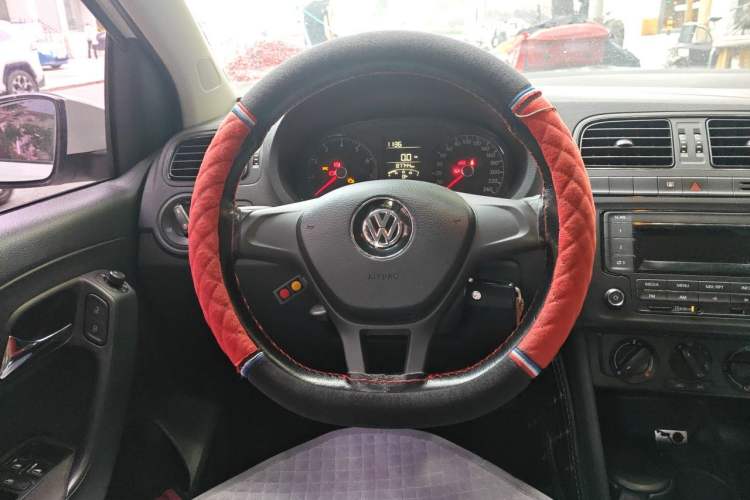 Used Volkswagen Polo 2014 1.4L Manual Fashion Edition Steering Wheel