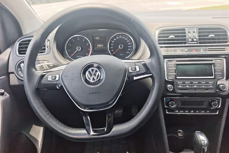Used Volkswagen Polo 2014 1.6L Automatic Luxury Edition Steering Wheel