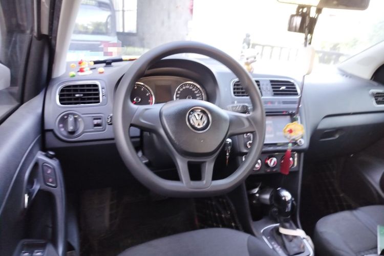 Used Volkswagen Polo 2014 1.6L Automatic Comfort Edition Steering Wheel