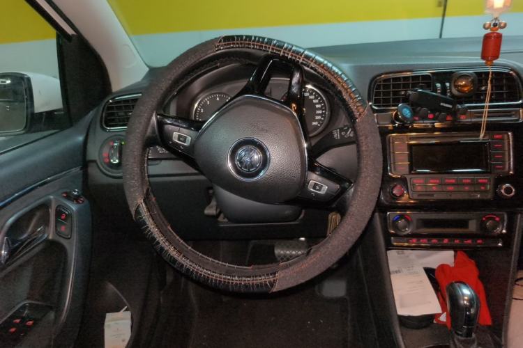 Used Volkswagen Polo 2014 1.6L Automatic Luxury Edition Steering Wheel