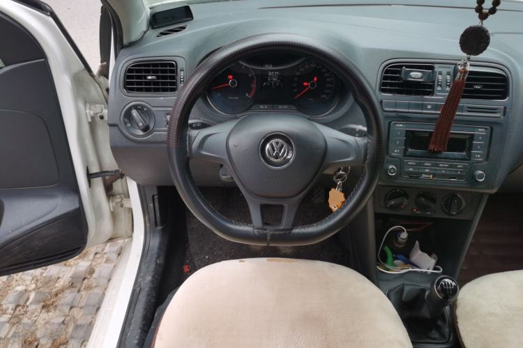 Used Volkswagen Polo 2014 1.4L Manual Fashion Edition Steering Wheel