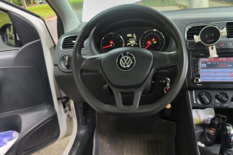 Used Volkswagen Polo 2014 1.6L Automatic Comfort Edition Steering Wheel