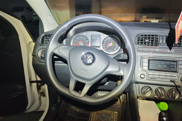 Used Volkswagen Polo 2014 1.6L Automatic Comfort Edition Steering Wheel