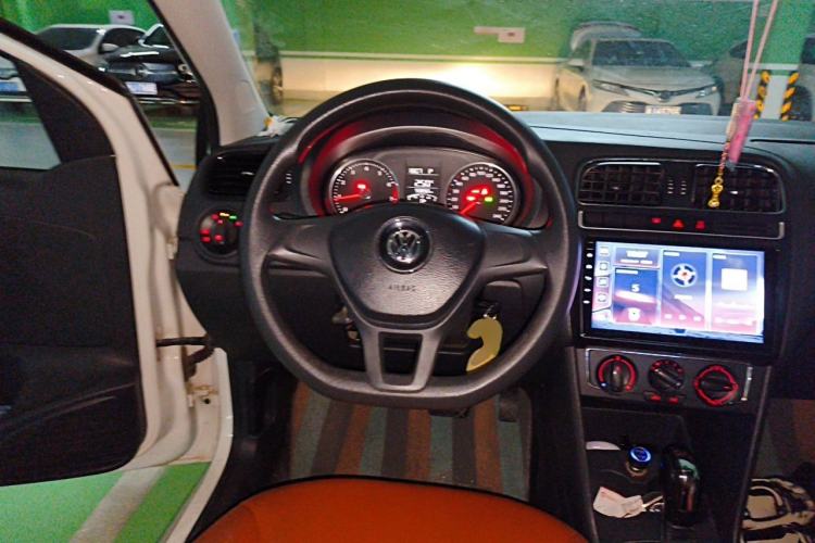 Used Volkswagen Polo 2014 1.6L Automatic Comfort Edition Steering Wheel