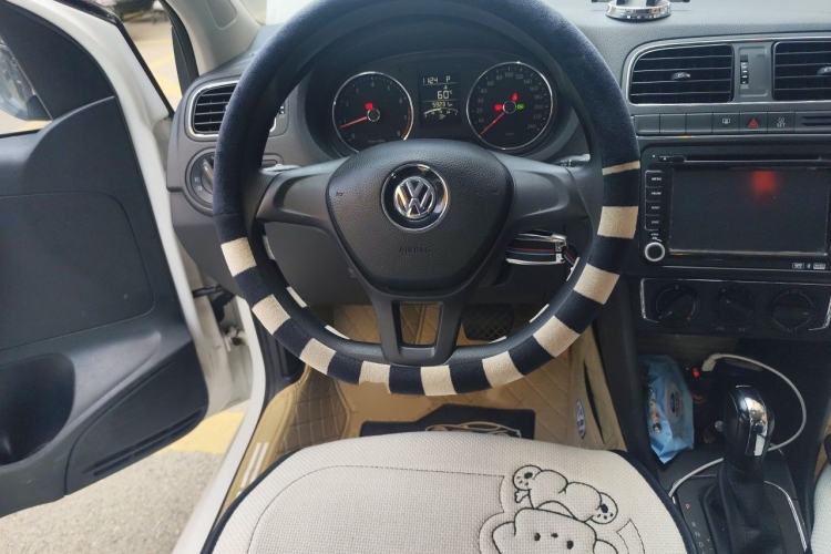 Used Volkswagen Polo 2014 1.6L Automatic Comfort Edition Steering Wheel