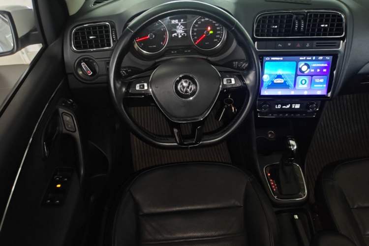 Used Volkswagen Polo 2014 1.6L Automatic Luxury Edition Steering Wheel
