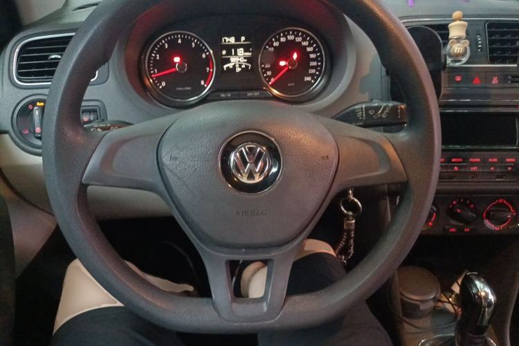 Used Volkswagen Polo 2014 1.6L Automatic Comfort Edition Steering Wheel