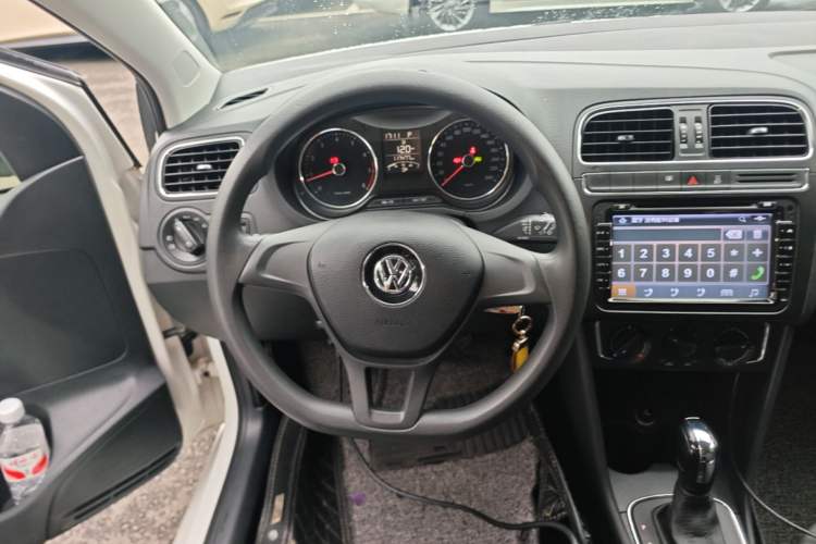 Used Volkswagen Polo 2014 1.6L Automatic Comfort Edition Steering Wheel