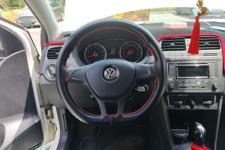 Used Volkswagen Polo 2014 1.6L Automatic Comfort Edition Steering Wheel