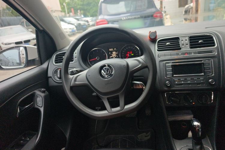 Used Volkswagen Polo 2014 1.6L Automatic Comfort Edition Steering Wheel