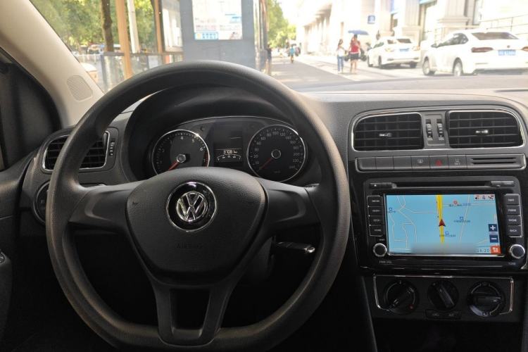 Used Volkswagen Polo 2014 1.6L Automatic Comfort Edition Steering Wheel