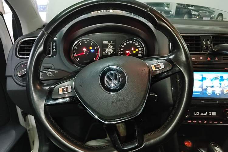 Used Volkswagen Polo 2014 1.6L Automatic Luxury Edition Steering Wheel