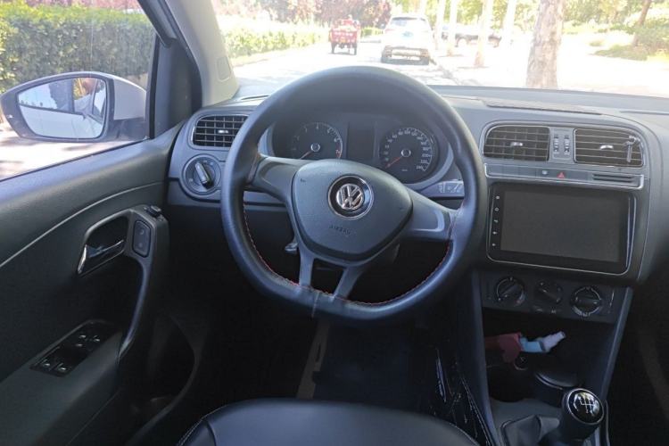 Used Volkswagen Polo 2014 1.4L Manual Fashion Edition Steering Wheel