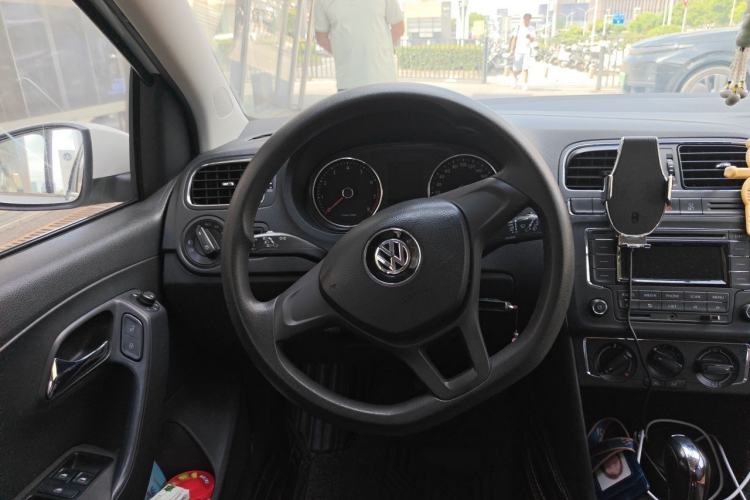 Used Volkswagen Polo 2014 1.6L Automatic Comfort Edition Steering Wheel