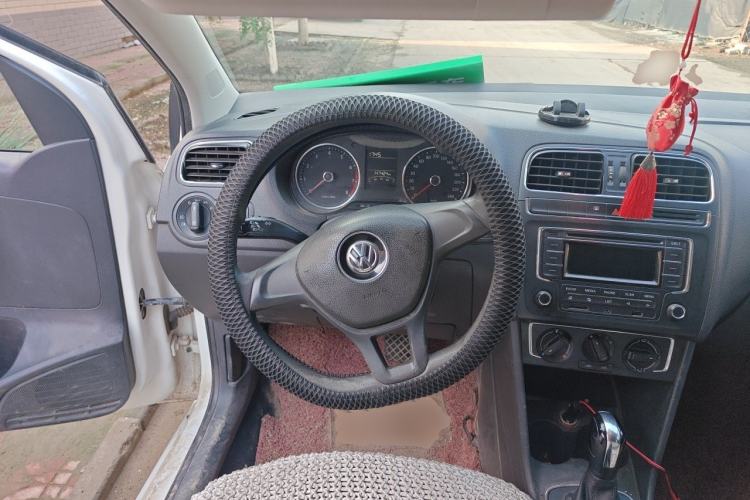 Used Volkswagen Polo 2014 1.4L Automatic Comfort Edition Steering Wheel
