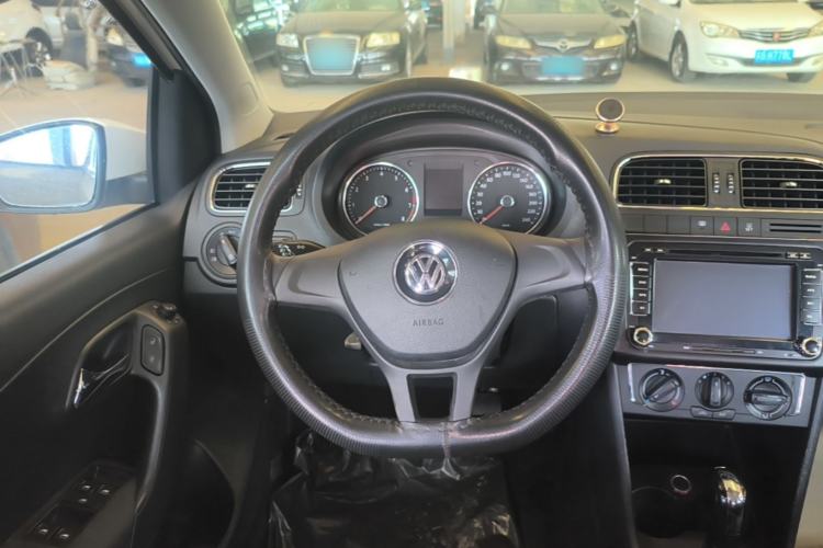 Used Volkswagen Polo 2014 1.6L Automatic Comfort Edition Steering Wheel