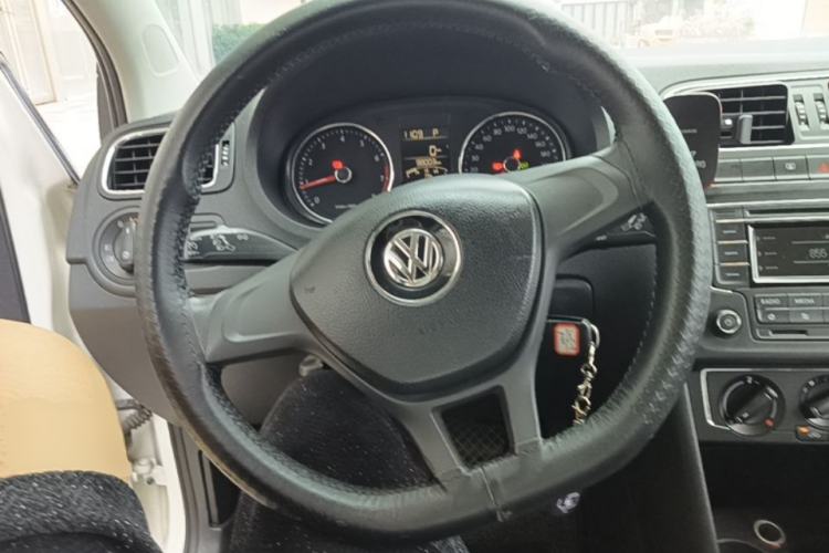 Used Volkswagen Polo 2014 1.4L Automatic Comfort Edition Steering Wheel