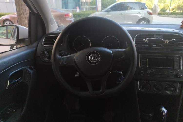 Used Volkswagen Polo 2014 1.4L Automatic Comfort Edition Steering Wheel