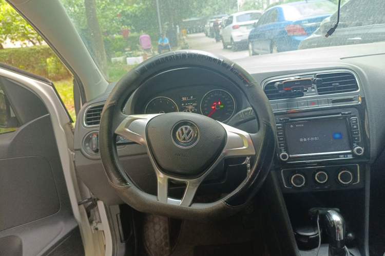 Used Volkswagen Polo 2014 1.6L Automatic Comfort Edition Steering Wheel