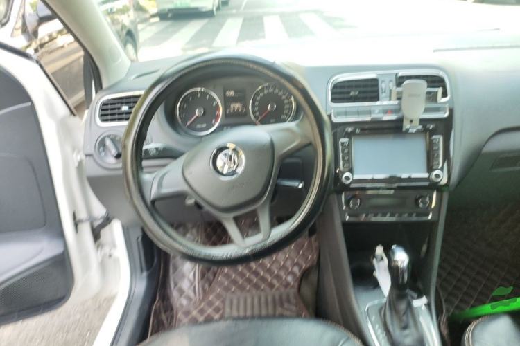 Used Volkswagen Polo 2014 1.6L Automatic Comfort Edition Steering Wheel