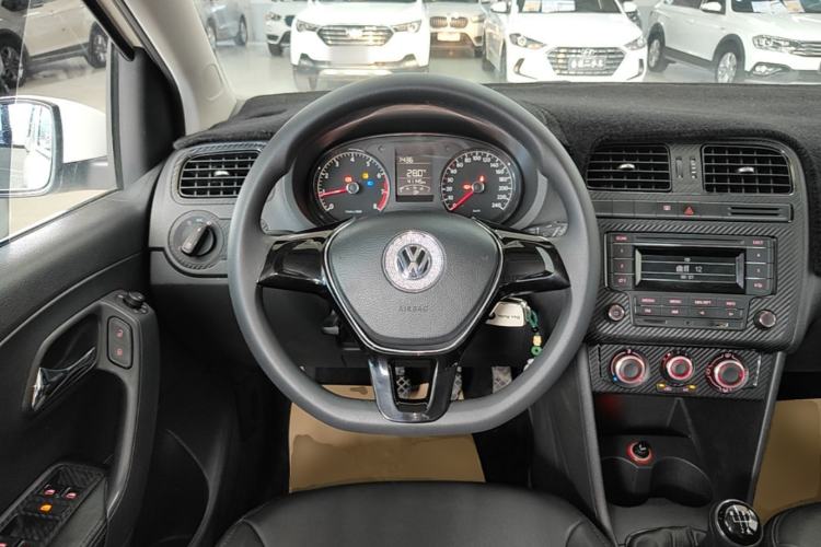 Used Volkswagen Polo 2014 1.4L Manual Fashion Edition Steering Wheel