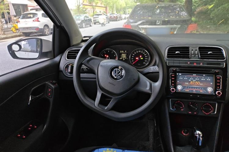 Used Volkswagen Polo 2014 1.6L Automatic Comfort Edition Steering Wheel