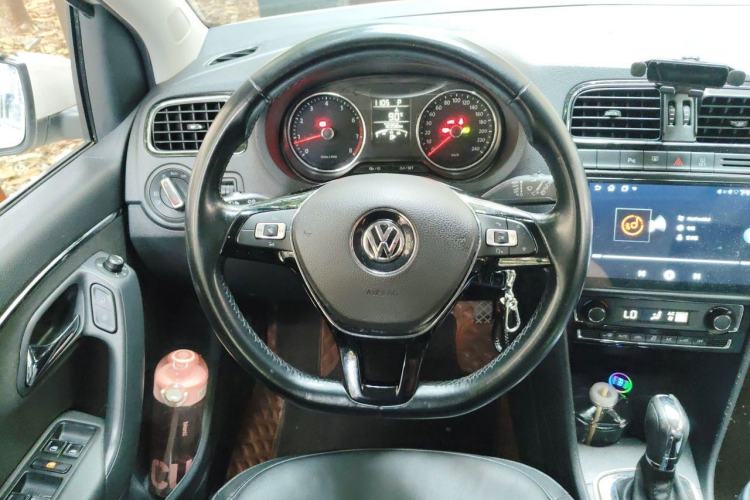 Used Volkswagen Polo 2014 1.6L Automatic Luxury Edition Steering Wheel