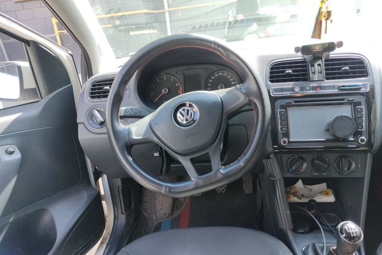 Used Volkswagen Polo 2014 1.4L Manual Fashion Edition Steering Wheel
