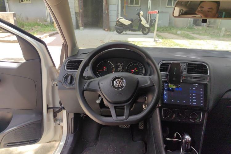 Used Volkswagen Polo 2014 1.6L Automatic Comfort Edition Steering Wheel
