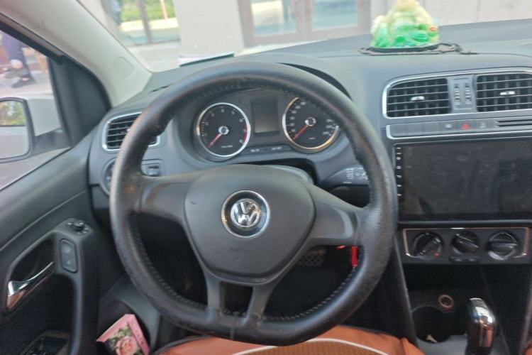 Used Volkswagen Polo 2014 1.6L Automatic Comfort Edition Steering Wheel