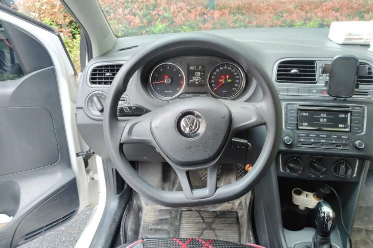 Used Volkswagen Polo 2014 1.4L Automatic Comfort Edition Steering Wheel