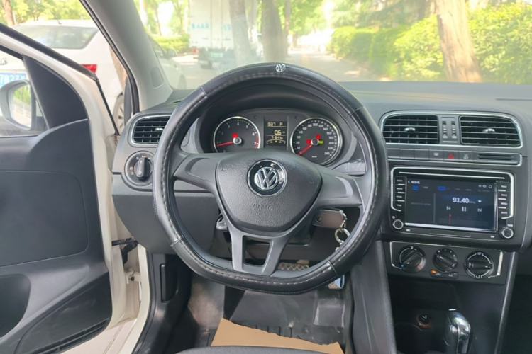 Used Volkswagen Polo 2014 1.4L Automatic Comfort Edition Steering Wheel
