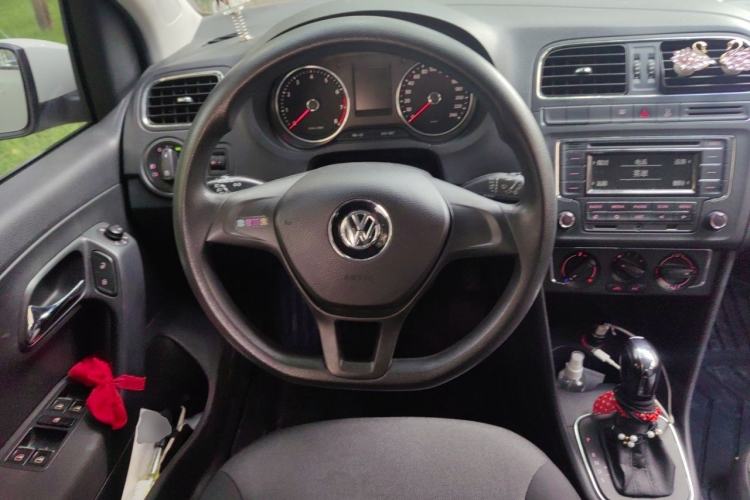 Used Volkswagen Polo 2014 1.6L Automatic Comfort Edition Steering Wheel