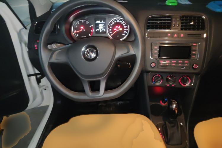 Used Volkswagen Polo 2014 1.6L Automatic Comfort Edition Steering Wheel