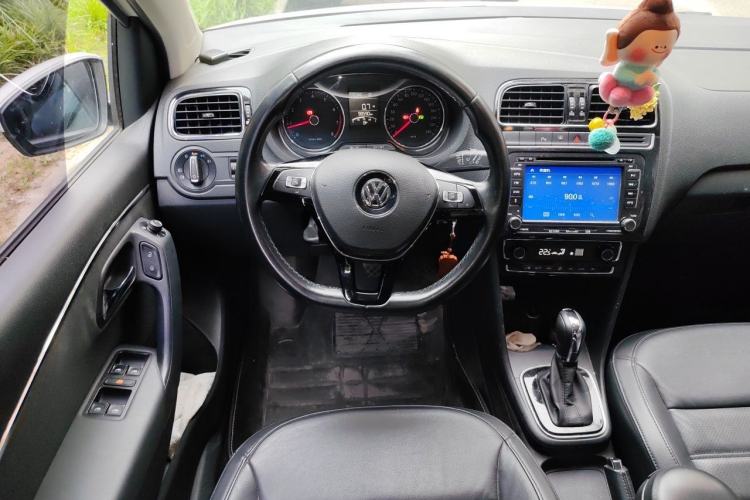 Used Volkswagen Polo 2014 1.6L Automatic Luxury Edition Steering Wheel