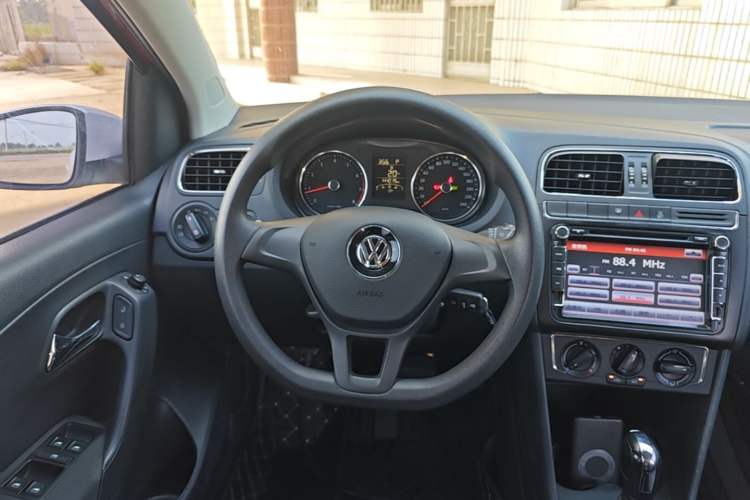 Used Volkswagen Polo 2014 1.6L Automatic Comfort Edition Steering Wheel