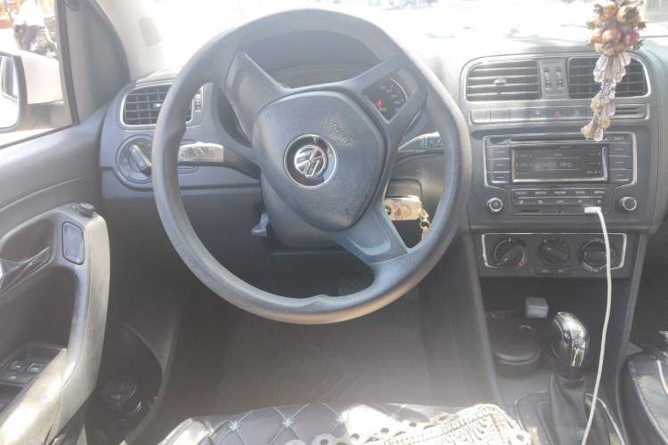 Used Volkswagen Polo 2014 1.4L Automatic Comfort Edition Steering Wheel