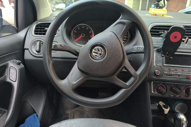 Used Volkswagen Polo 2014 1.6L Automatic Comfort Edition Steering Wheel