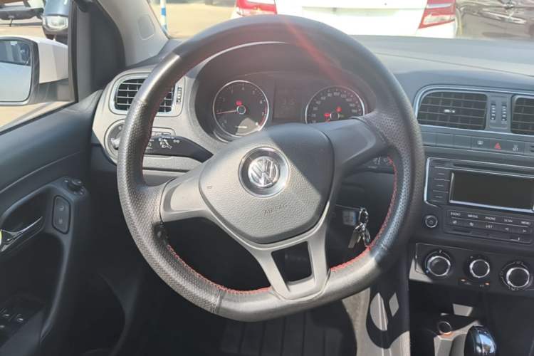 Used Volkswagen Polo 2014 1.4L Automatic Comfort Edition Steering Wheel