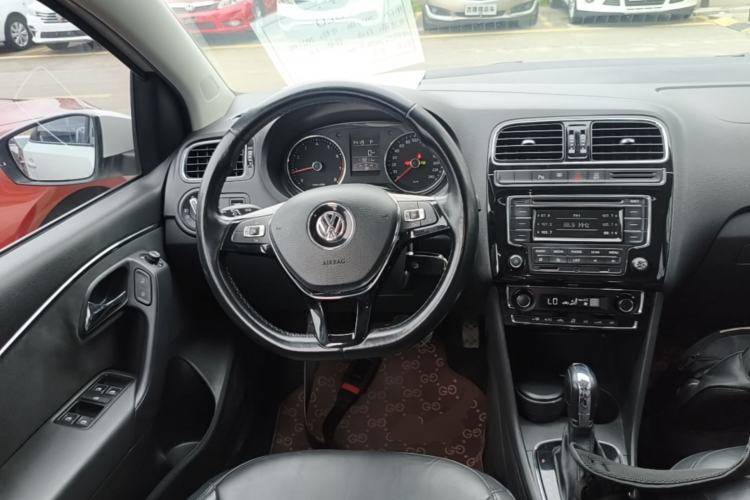 Used Volkswagen Polo 2014 1.6L Automatic Luxury Edition Steering Wheel