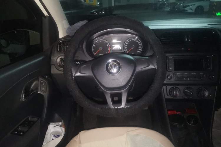 Used Volkswagen Polo 2014 1.4L Manual Fashion Edition Steering Wheel