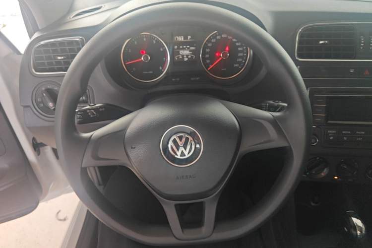 Used Volkswagen Polo 2014 1.6L Automatic Comfort Edition Steering Wheel