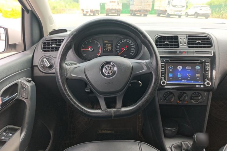 Used Volkswagen Polo 2014 1.4L Manual Fashion Edition Steering Wheel