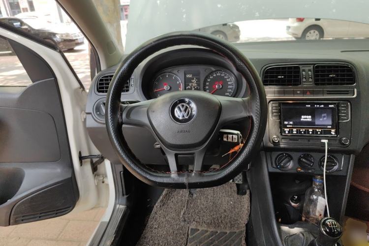 Used Volkswagen Polo 2014 1.4L Manual Fashion Edition Steering Wheel