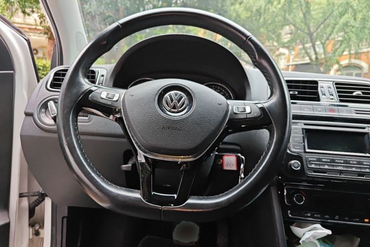 Used Volkswagen Polo 2014 1.6L Automatic Luxury Edition Steering Wheel