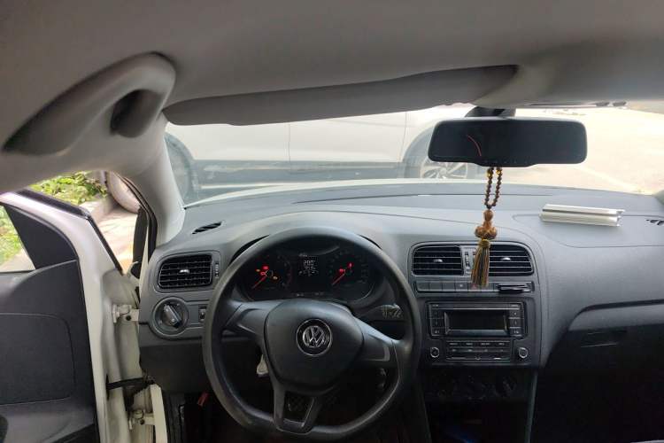 Used Volkswagen Polo 2014 1.4L Manual Fashion Edition Steering Wheel