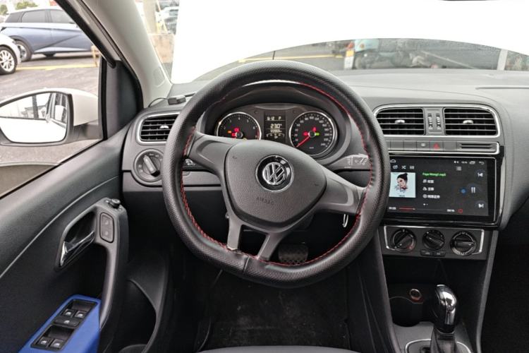 Used Volkswagen Polo 2014 1.4L Automatic Comfort Edition Steering Wheel