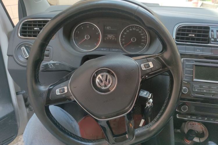Used Volkswagen Polo 2014 1.6L Automatic Luxury Edition Steering Wheel